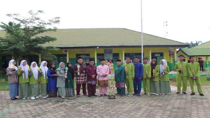 Tidak Tanggung-Tanggung, MAN 2 Batang Hari Borong 13 Trofi di Dua Kompetisi
