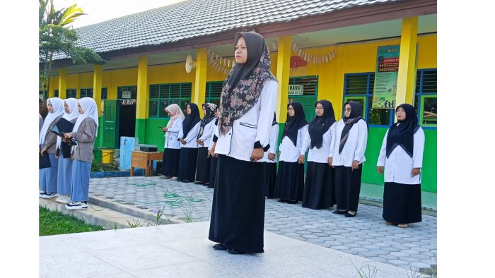 Pembina Upacara MAN 2 Batang Hari Tekankan Pentingnya Akal