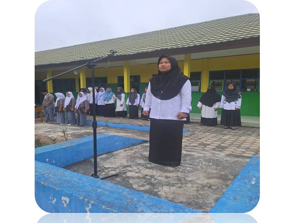 Waka Sapras dan Humas MAN 2 Batang Hari Sebut 2 Hal Saat Menjadi Pembina Upacara