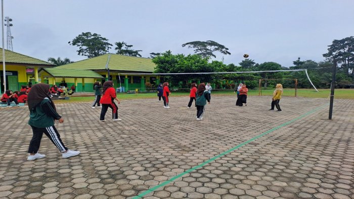 Siswa dan Guru MAN 2 Batang Hari Seleksi Tim Voli HAB