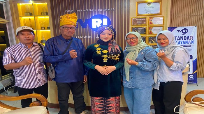 Gemilang di Ajang Lagu Daerah Tingkat Provinsi, Siswa MAN 2 Batang Hari Jadi Bintang Tamu TVRI Jambi Gemilang di Ajang Lagu Daerah Tingkat Provinsi, Siswa MAN 2 Batang Hari Jadi Bintang Tamu TVRI Jambi