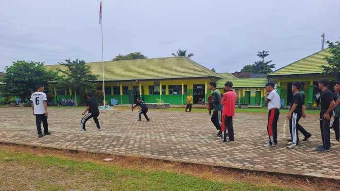 MAN 2 Batang Hari Kembangkan Ekstrakurikuler Bola Voli